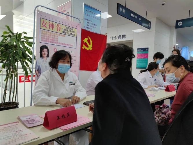 敏醫(yī)師,吳麗婷醫(yī)師等專家團(tuán)隊(duì),面對面為廣大女性朋友提供健康咨詢服務(wù)