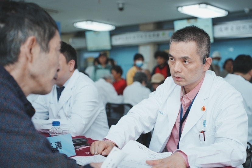 青浦籍醫(yī)學(xué)專家&ldquo;組團回鄉(xiāng)&rdquo;義診 推動優(yōu)質(zhì)醫(yī)療資源下沉基層